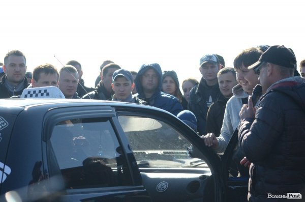 Під Луцьком відбувся чемпіонат з дрег-рейсингу. ФОТО