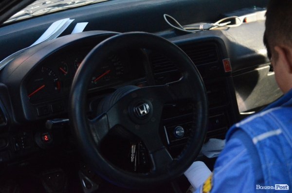 Під Луцьком відбувся чемпіонат з дрег-рейсингу. ФОТО