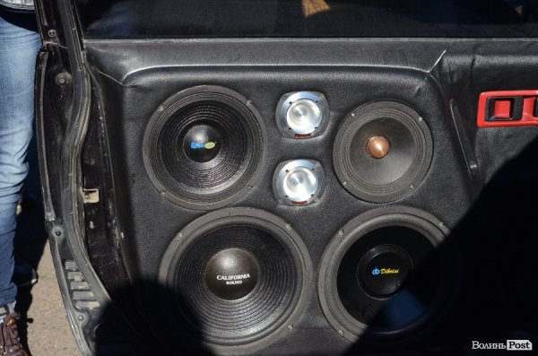 Під Луцьком відбувся чемпіонат з дрег-рейсингу. ФОТО