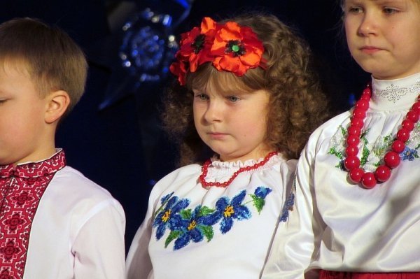 У Володимирі-Волинському діти колядували заради армії. ФОТО