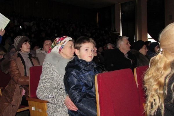 У Володимирі-Волинському діти колядували заради армії. ФОТО