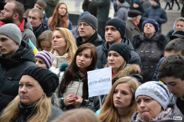 У Луцьку влаштували акцію «Я - Волноваха», щоб вшанувати загиблих на сході. ФОТО