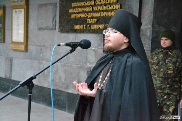 У Луцьку влаштували акцію «Я - Волноваха», щоб вшанувати загиблих на сході. ФОТО