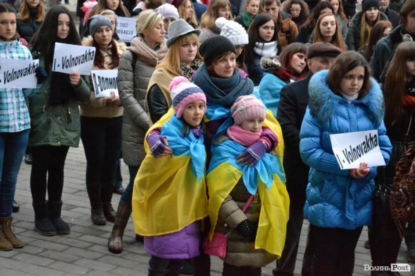 У Луцьку влаштували акцію «Я - Волноваха», щоб вшанувати загиблих на сході. ФОТО