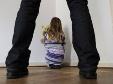 На Івано-Франківщині  чоловік зґвалтував 11-річну дитину