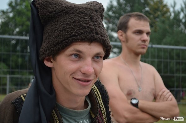 Козаки варять куліш, ціна - 15 гривень за порцію