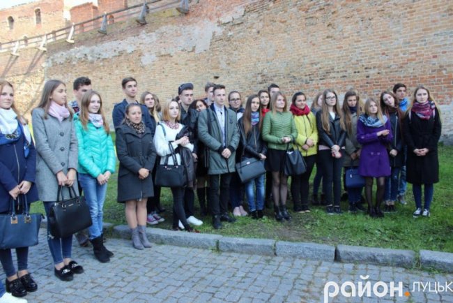 Як першокурсникам у Луцькому замку вручали студквитки 