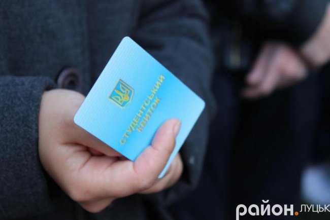 Як першокурсникам у Луцькому замку вручали студквитки 