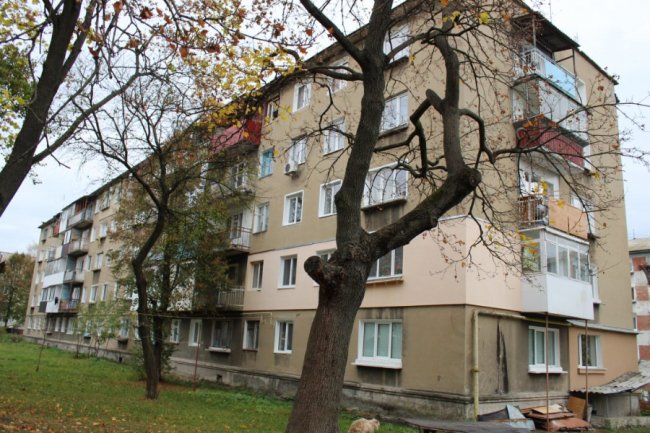 На Волині двом дівчатам-сиротам вручили ключі від квартир. ФОТО