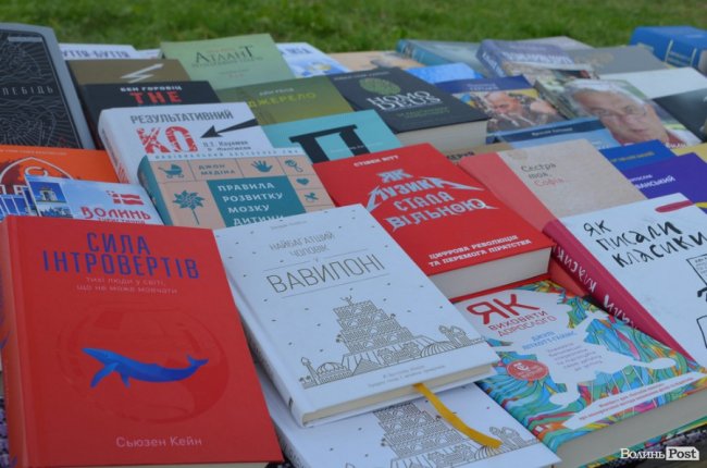 Від і до: які і за скільки сувеніри везуть з «Бандерштату». ФОТО