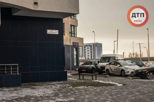 У Києві дівчина викинулася з 23 поверху, залишивши три записки. ФОТО