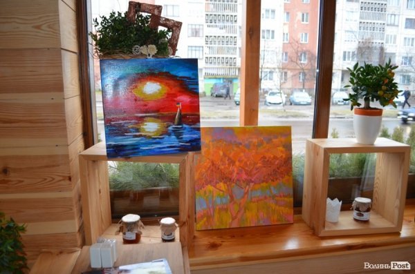 У Луцьку - аукціон картин, гроші з якого витратять на спорядження для Майі Москвич. ФОТО