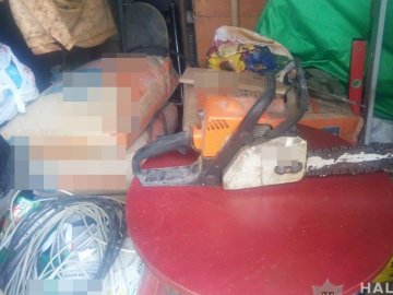 На Волині злодій через горище проник до гаража і виніс звідти речі