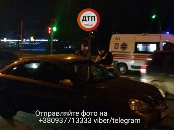 У Києві «швидка» протаранила автівку: 5 постраждалих