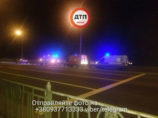 У Києві «швидка» протаранила автівку: 5 постраждалих