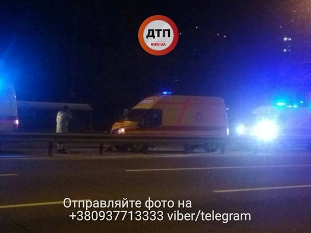 У Києві «швидка» протаранила автівку: 5 постраждалих