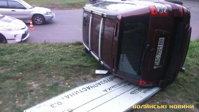 П'янючий адвокат, який на джипі перевернувся в Луцьку, втікав від патрульних. ФОТО