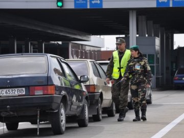 На українсько-польському кордоні - величезний затор