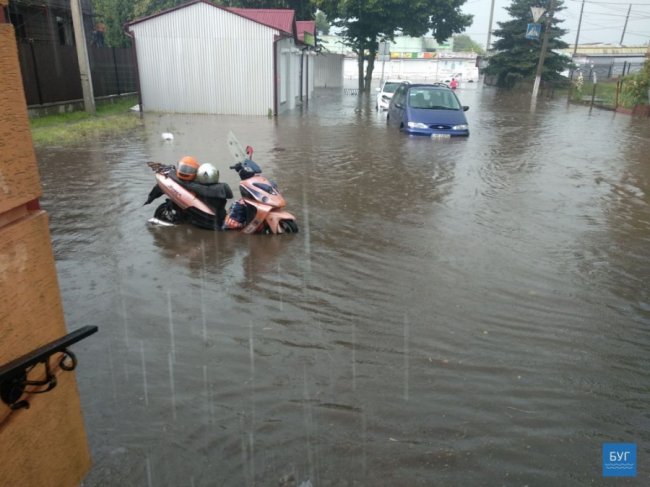 Злива  у Нововолинську. ФОТО. ВІДЕО