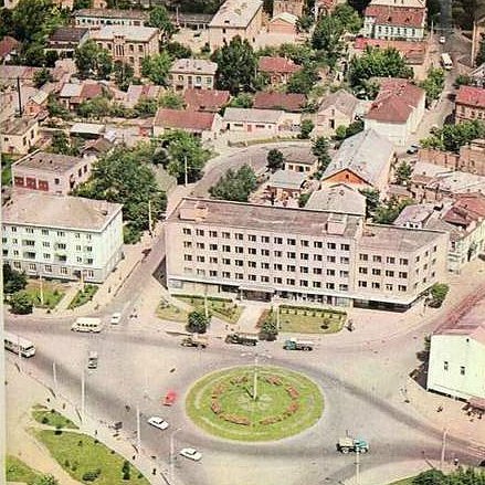 Кільце на теперішньому майдані Братський міст