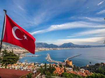 В Туреччині скасовують комендантську годину і обмеження на міжміські поїздки