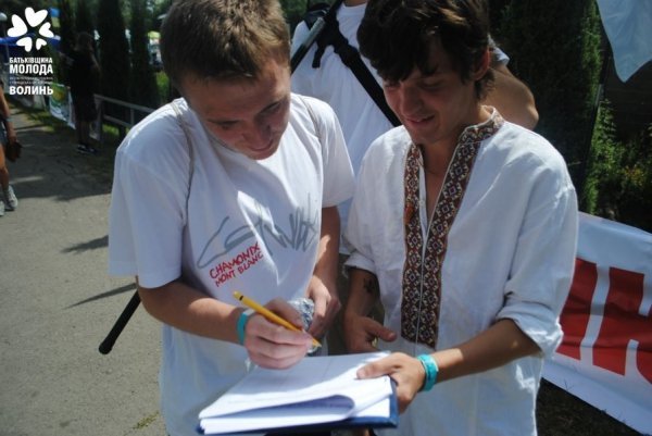 Підписи за звільнення Юлії Тимошенко збирали активісти молодої «Батьківщини»