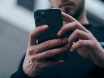 Лучанин публікував у мережі чужі еротичні фото: як його покарали