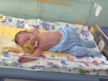 Операція без жодного розрізу: у Луцьку врятували 7-місячну дитину. ВІДЕО