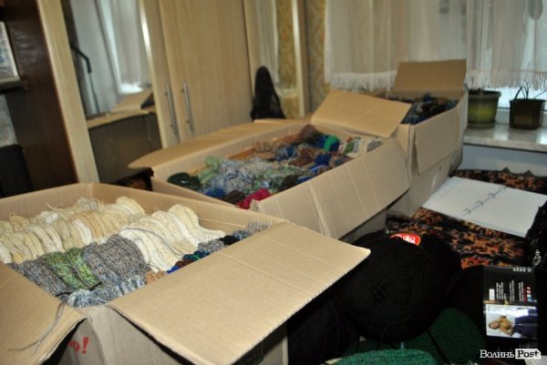 У Луцьку незряча бабуся зв'язала 318 рукавиць для бійців АТО