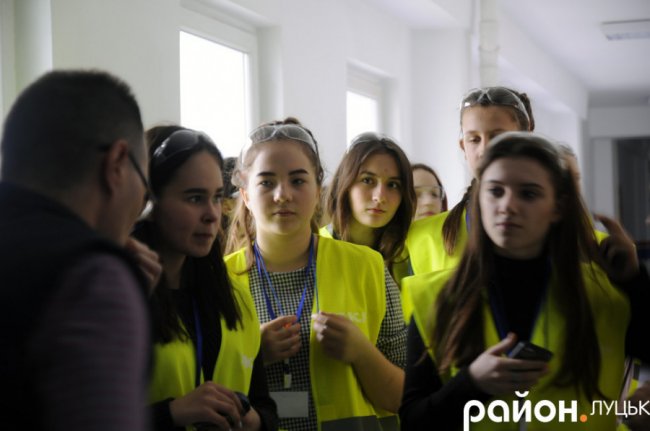 «День професії»: учням показали, як працює «підшипникова кузня» в Луцьку. ФОТО