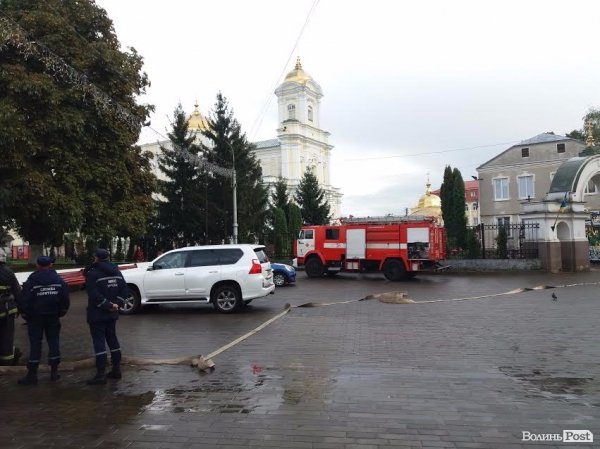 Лучан нажахала раптова поява пожежних машин в центрі міста. ФОТО