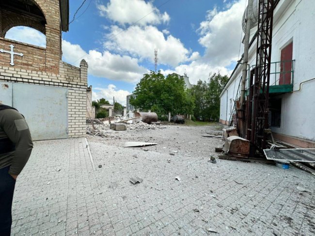 Росіяни влучили у подвір‘я церкви на Херсонщині та вбили священника