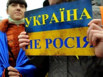 «Говорити російською тепер соромно»: нові опитування про ставлення українців до мови 