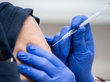 Як компаніям записати працівників у чергу на COVID-щеплення: пояснює Ляшко