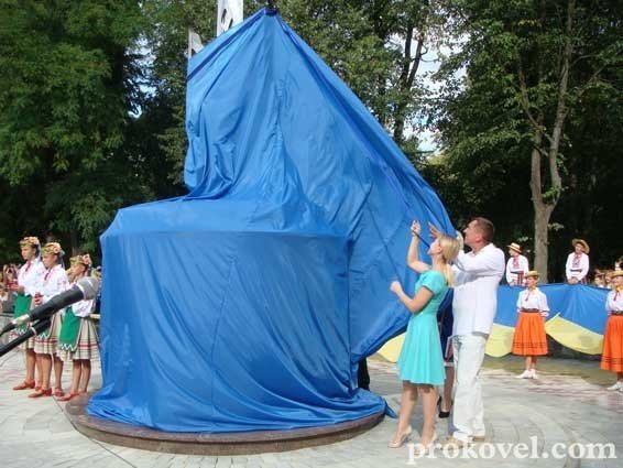 У Ковелі відкрили пам’ятник захисникам України. ФОТО. ВІДЕО