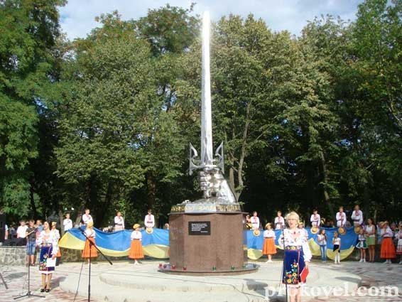 У Ковелі відкрили пам’ятник захисникам України. ФОТО. ВІДЕО