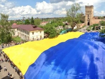 В Івано-Франківську в День Незалежності розгорнуть найбільший прапор України