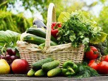 Українцям розповіли, які продукти незабаром здешевшають