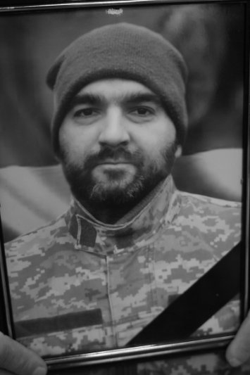 Громада у скорботі. У Луцьку попрощалися з трьома Героями — Іваном Маркишем, Артемом Шепляковим та Олегом Піциком