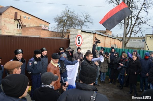 У Луцьку спалили «труну Партії регіонів». ФОТО. ВІДЕО