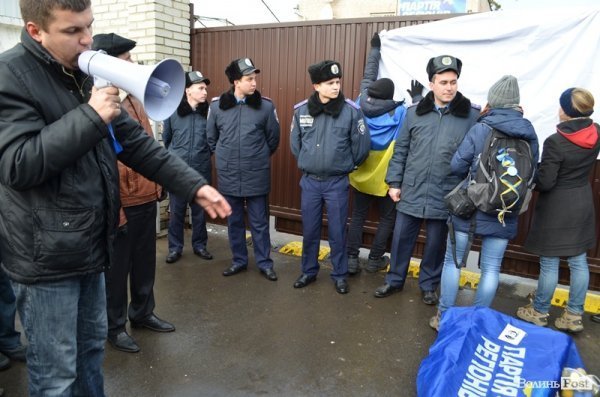 У Луцьку спалили «труну Партії регіонів». ФОТО. ВІДЕО