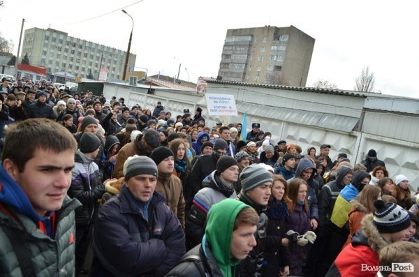 У Луцьку спалили «труну Партії регіонів». ФОТО. ВІДЕО