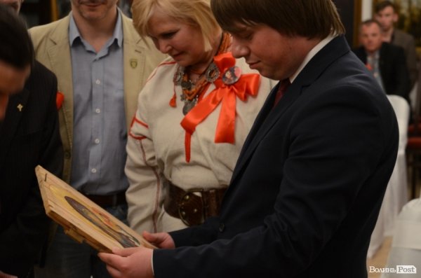 У Луцьку продавали ікони на потреби вояків АТО. ФОТО