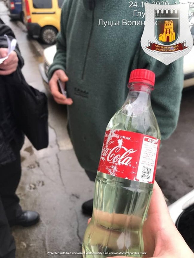 Біля Старого ринку муніципали викрили чоловіка, який торгував сурогатом