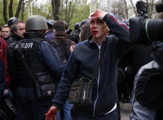 «Кривавий» марш в Донецьку. ФОТО