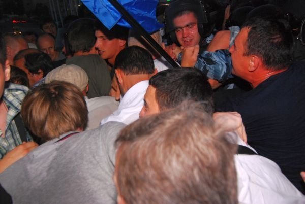 У Києві на мітингу на захист мови билися з «Беркутом». ФОТО. ВІДЕО