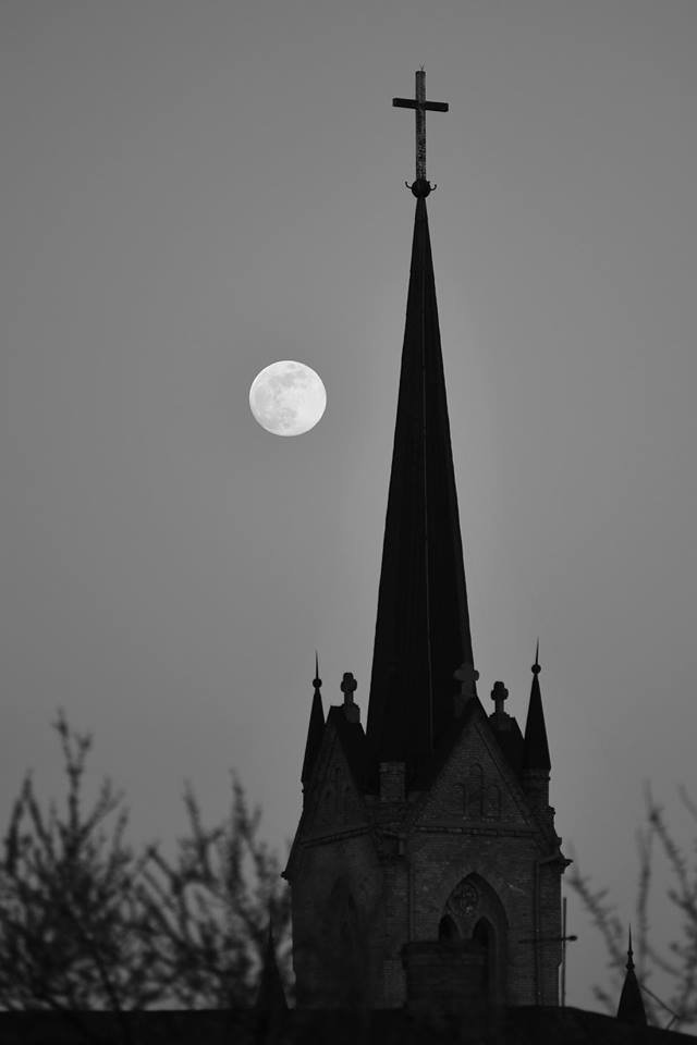 Фотограф опублікував магічні світлини вечірнього Луцька