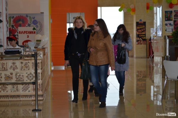 Флешмоб у луцькому ЦУМі. ФОТО. ВІДЕО 