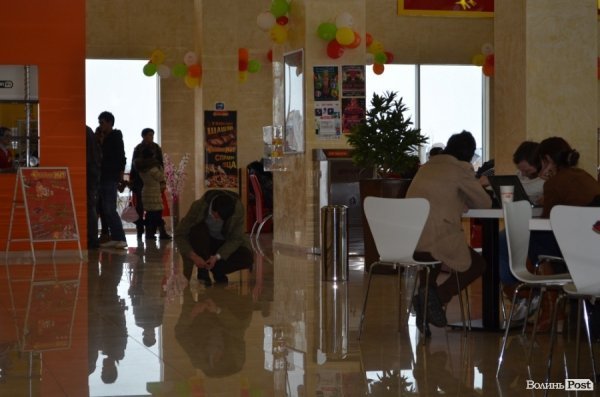 Флешмоб у луцькому ЦУМі. ФОТО. ВІДЕО 