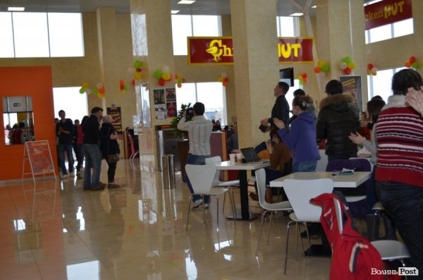 Флешмоб у луцькому ЦУМі. ФОТО. ВІДЕО 